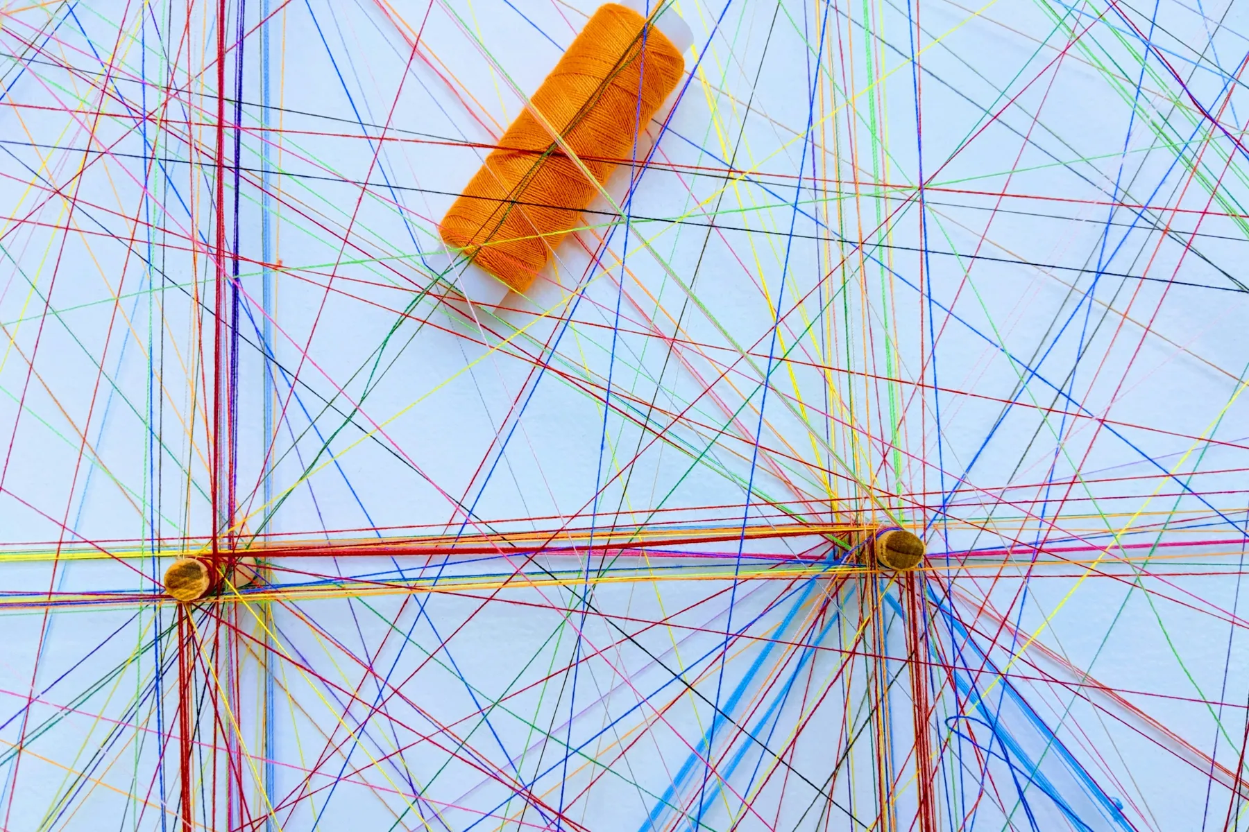 Interconnected coloured strings